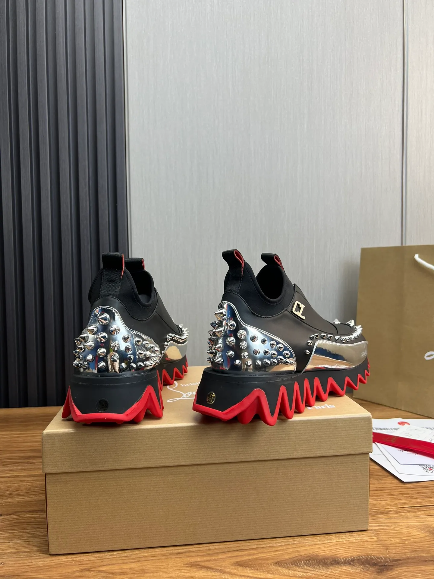 Men's shoes 💰680💰 CL popular red-soled boots 🆑1:1 original mold, Christian* Louboutin, imported cowhide stitching on the upper & water-dyed cowhide lining, original outsole ⬆️ Wear-resistant and non-slip, full set of counter packaging 🎁38-45 (38.45 for customization, non-refundable)